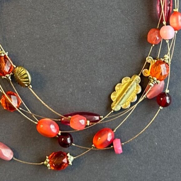 Red, pink and gold necklace (Costume Jewelry) - Picture 4 of 4